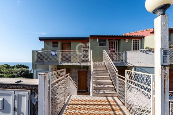 appartamento in vendita ad Aci Castello