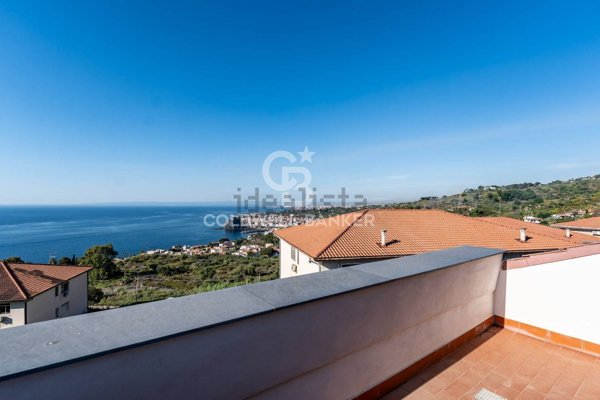 appartamento in vendita ad Aci Castello
