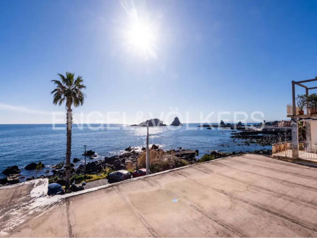 casa indipendente in vendita ad Aci Castello in zona Aci Trezza
