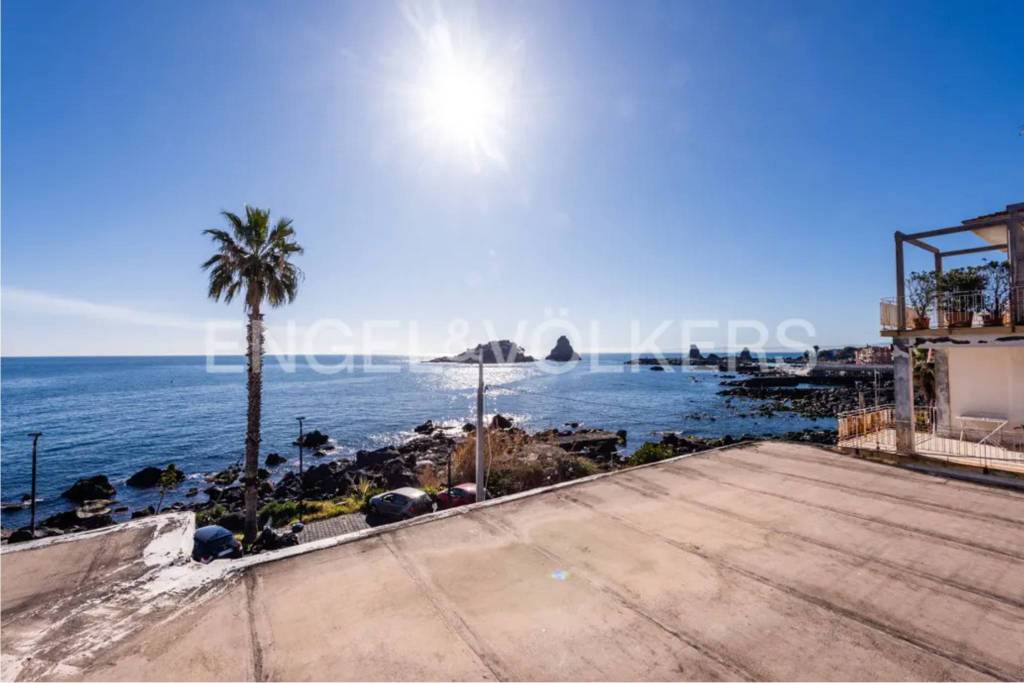 casa indipendente in vendita ad Aci Castello in zona Aci Trezza