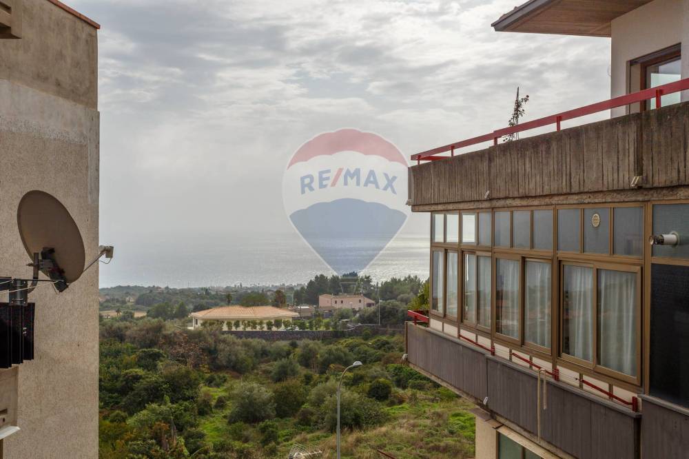 appartamento in vendita ad Aci Castello in zona Ficarazzi