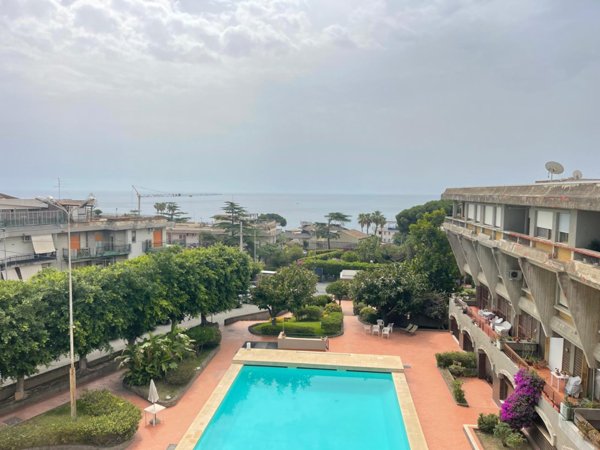 appartamento in vendita ad Aci Castello