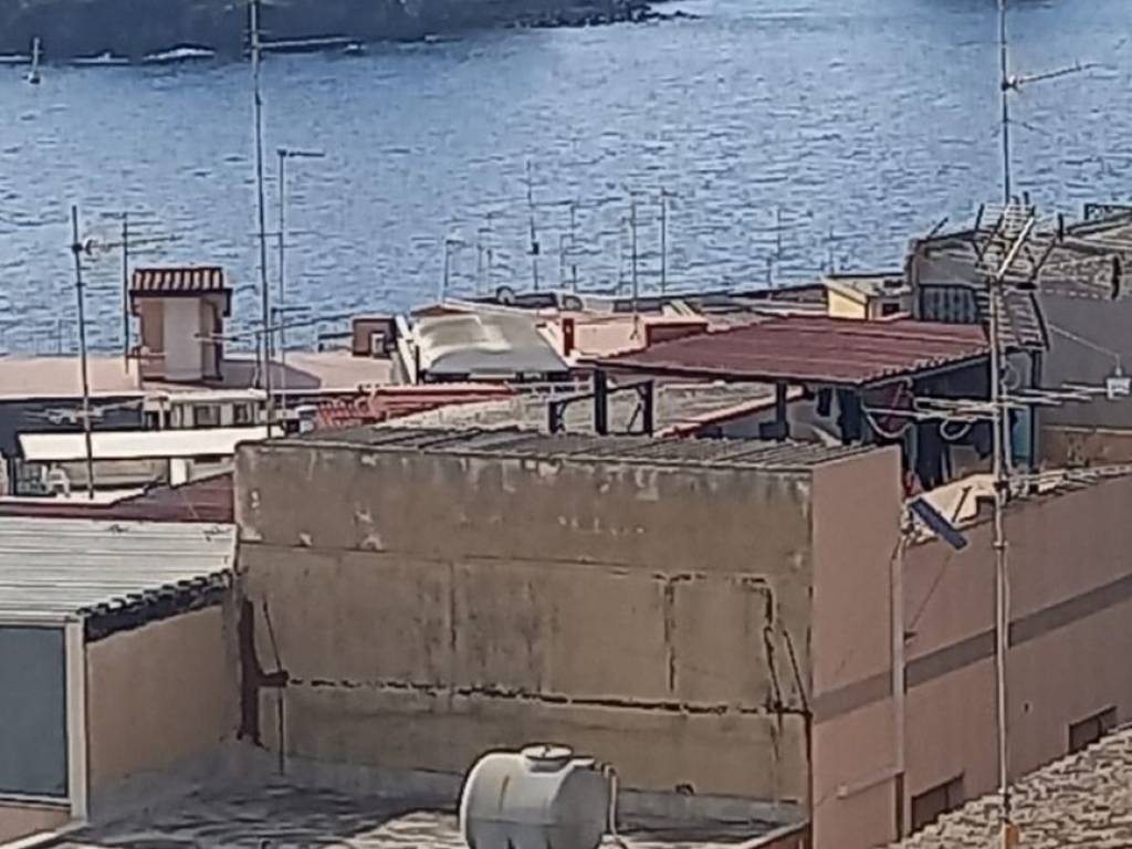 appartamento in vendita ad Aci Castello