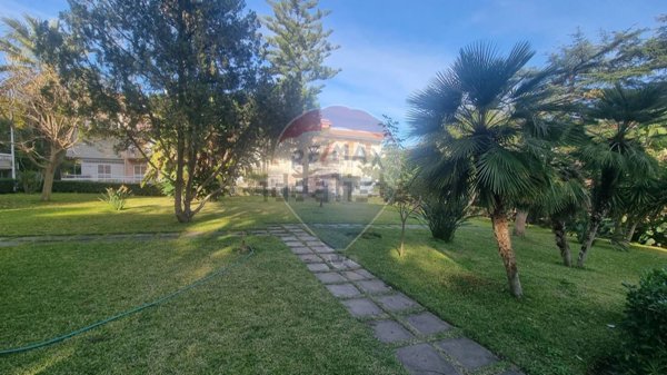 appartamento in vendita ad Aci Castello