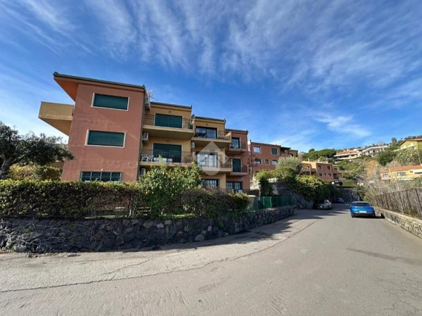 appartamento in vendita ad Aci Castello