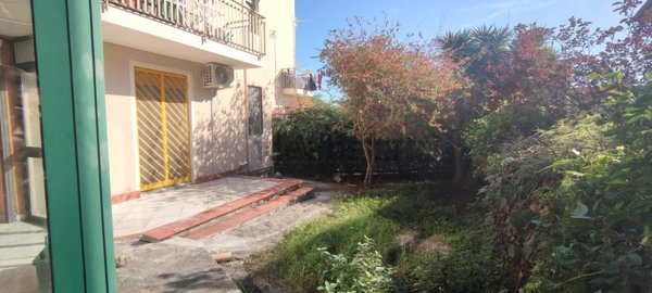 appartamento in vendita ad Aci Castello