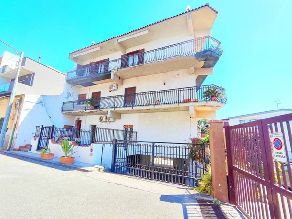 appartamento in vendita ad Aci Castello