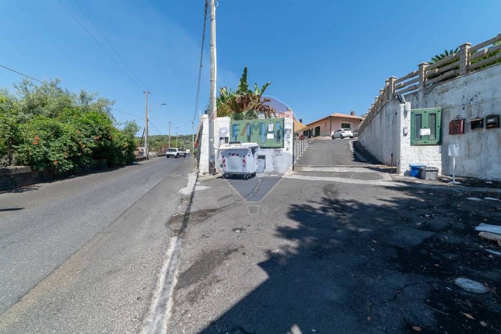 casa indipendente in vendita ad Aci Castello in zona Ficarazzi