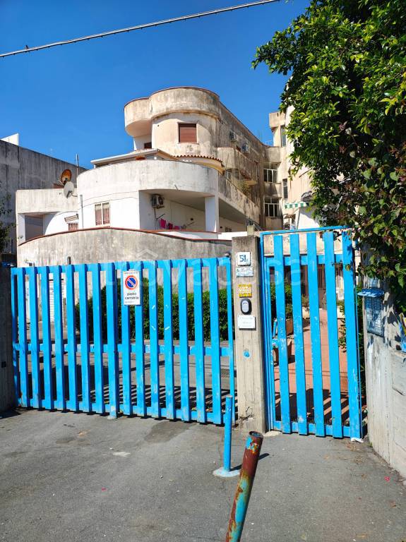 appartamento in vendita ad Aci Castello