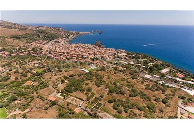terreno edificabile in vendita ad Aci Castello