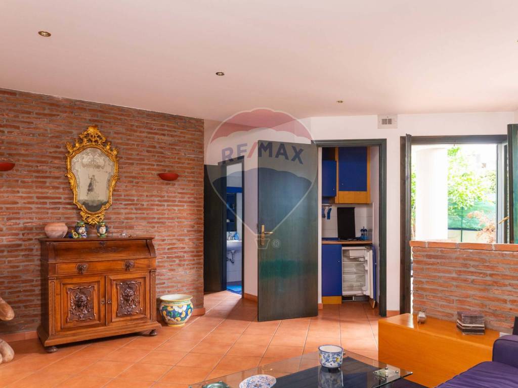 appartamento in vendita ad Aci Castello