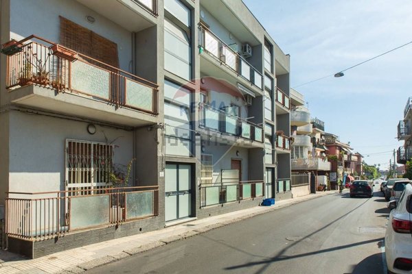 appartamento in vendita ad Aci Castello
