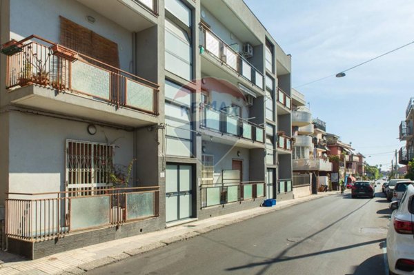 appartamento in vendita ad Aci Castello