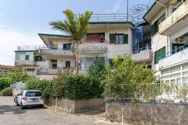 appartamento in vendita ad Aci Castello