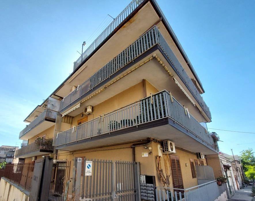 appartamento in vendita ad Aci Castello