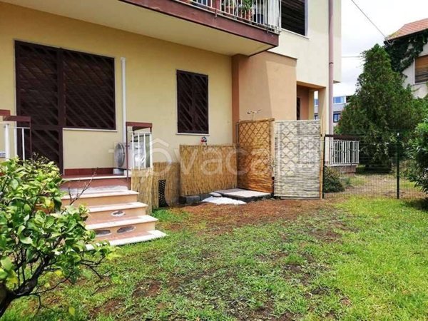 appartamento in vendita ad Aci Castello
