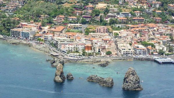 appartamento in vendita ad Aci Castello in zona Aci Trezza