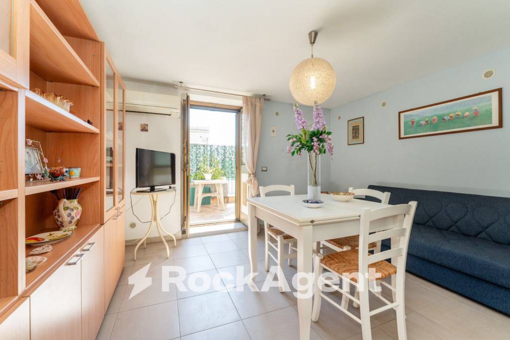 appartamento in vendita ad Aci Castello