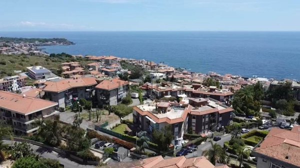appartamento in vendita ad Aci Castello