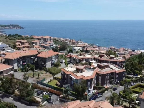 appartamento in vendita ad Aci Castello