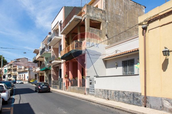 appartamento in vendita ad Aci Castello