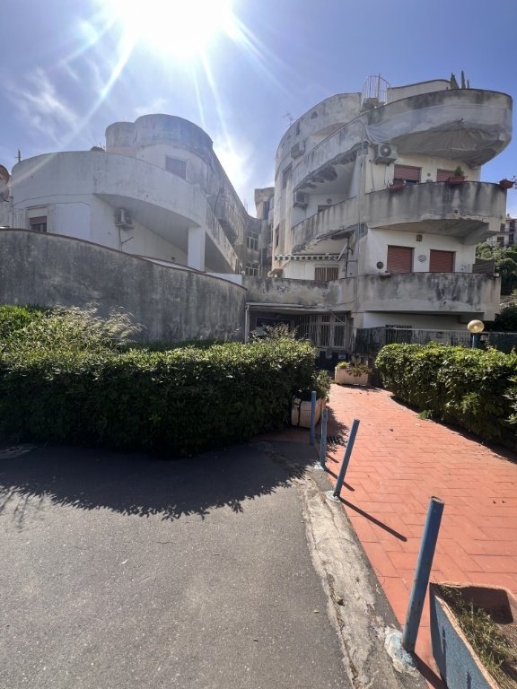 appartamento in vendita ad Aci Castello