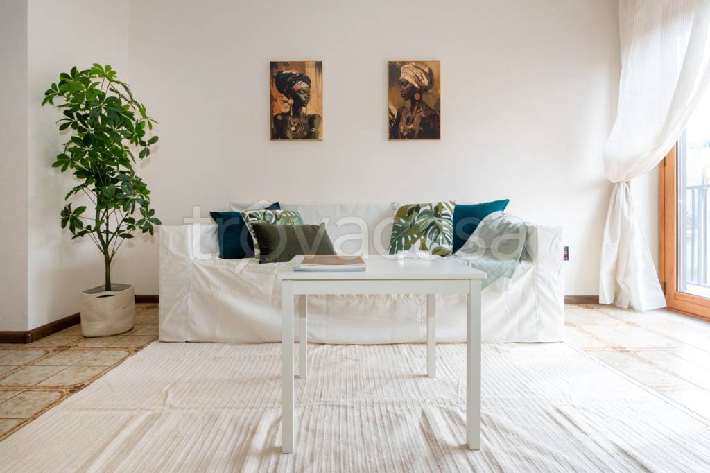 appartamento in vendita ad Aci Castello