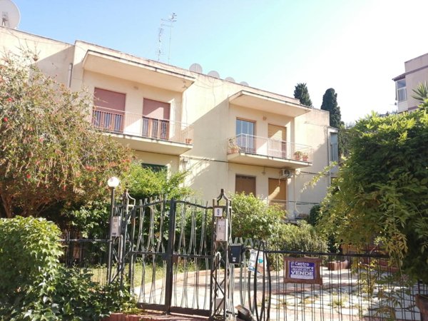 appartamento in vendita ad Aci Castello in zona Aci Trezza