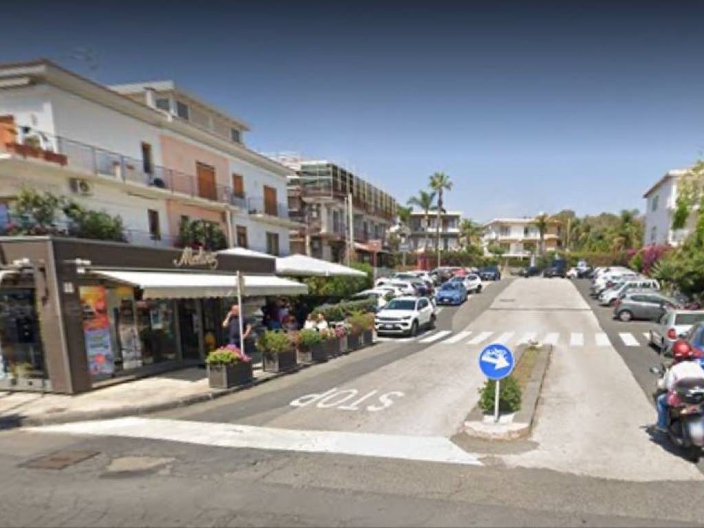 appartamento in vendita ad Aci Castello