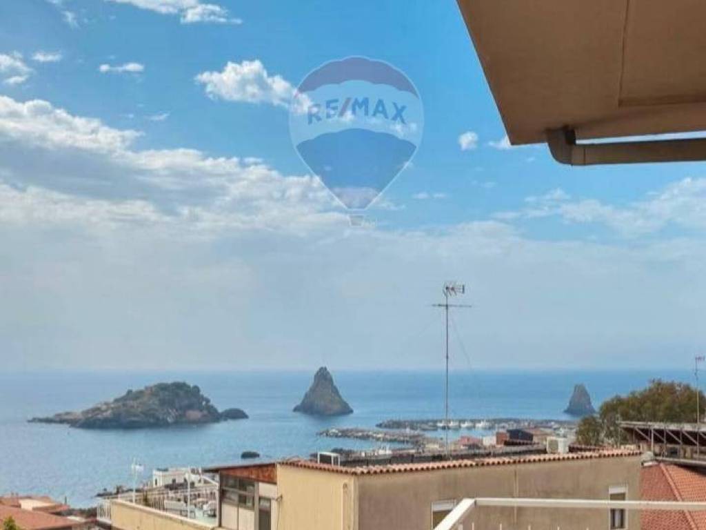 appartamento in vendita ad Aci Castello