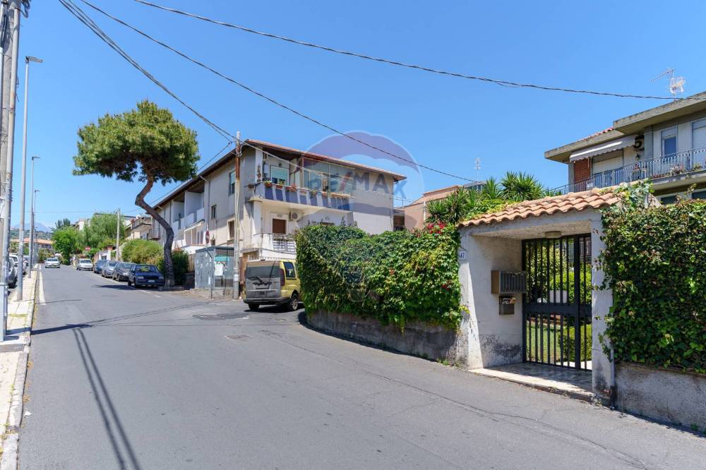 appartamento in vendita ad Aci Castello in zona Cannizzaro