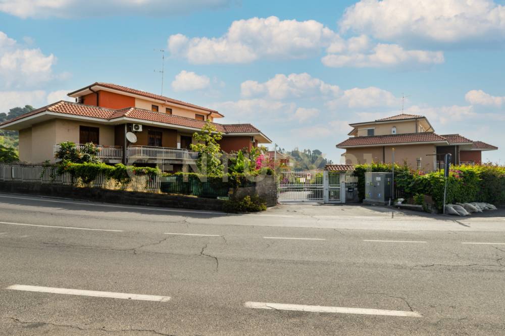 appartamento in vendita ad Aci Castello in zona Ficarazzi