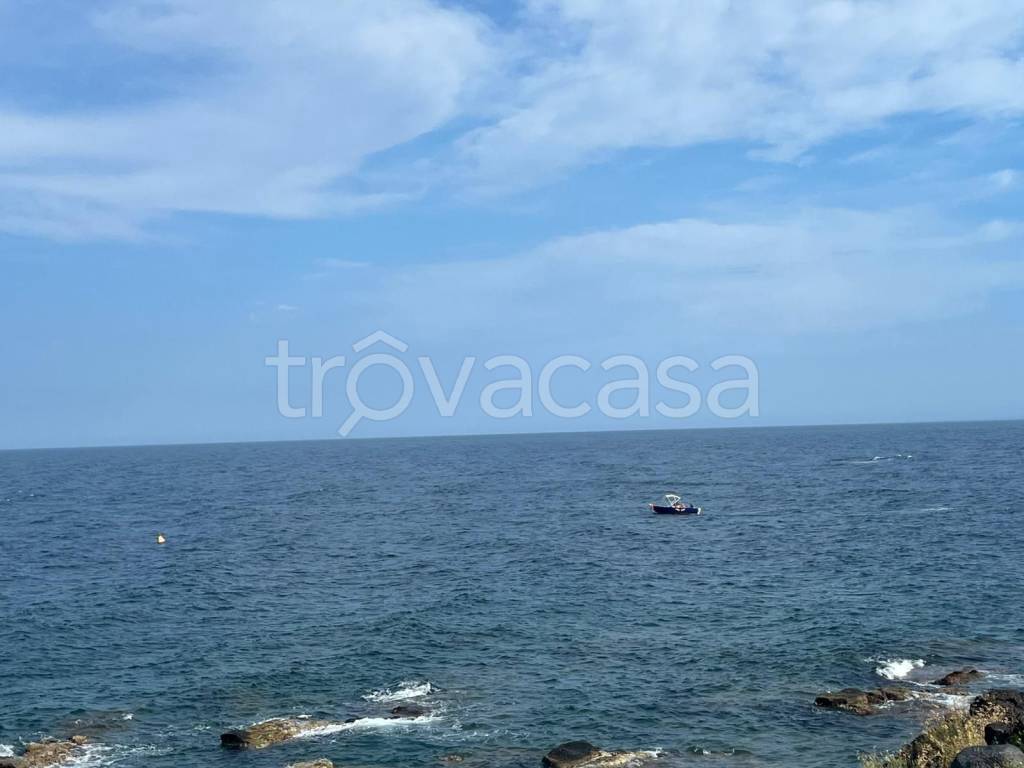 casa indipendente in vendita ad Aci Castello