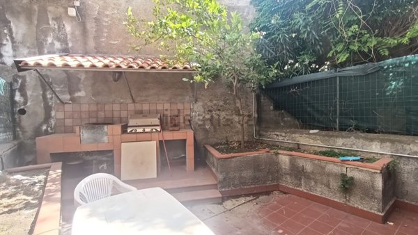 appartamento in vendita ad Aci Castello in zona Aci Trezza