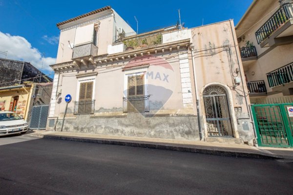 casa semindipendente in vendita ad Aci Castello