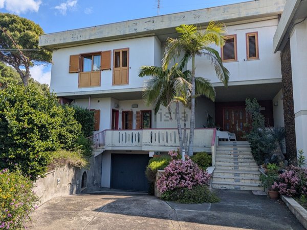 casa indipendente in vendita ad Aci Castello