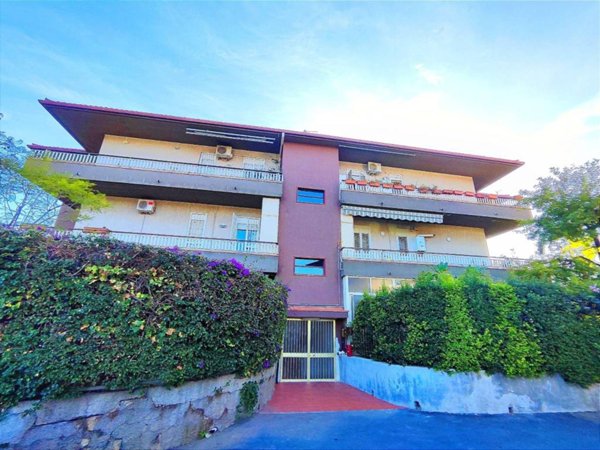 appartamento in vendita ad Aci Castello
