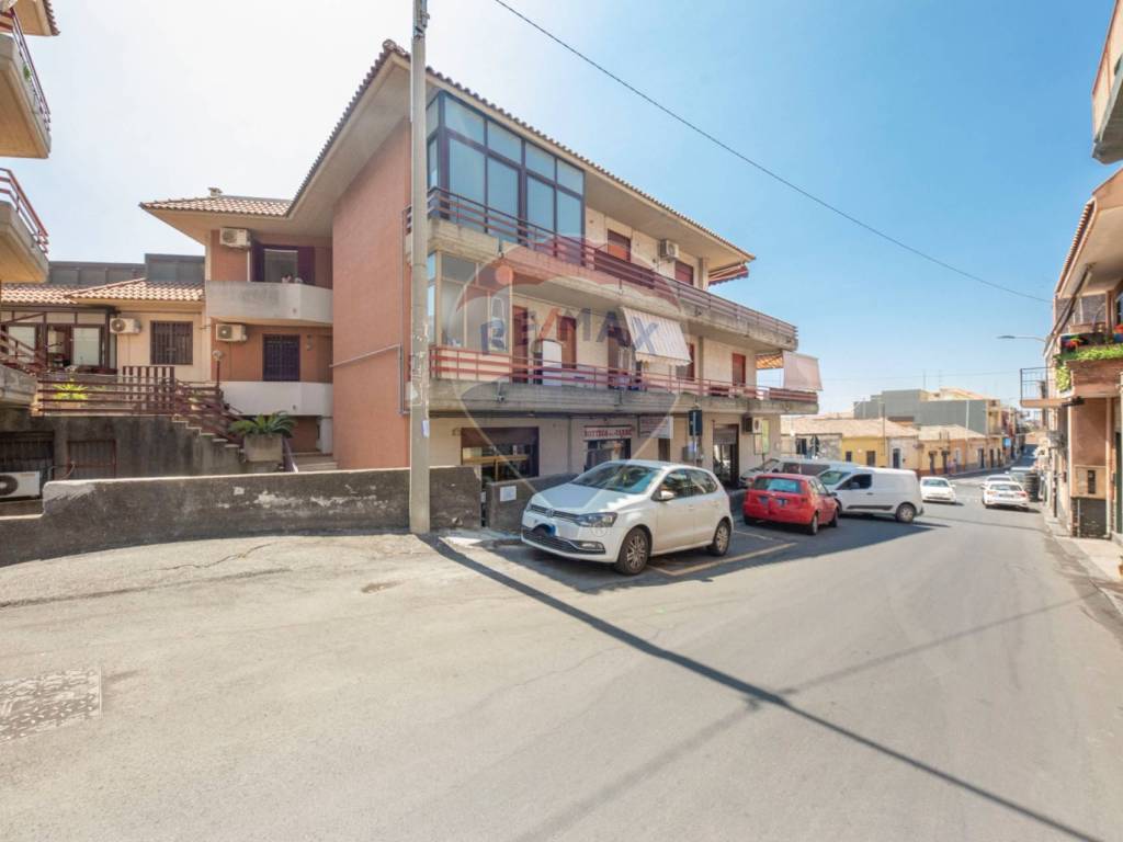 appartamento in vendita ad Aci Castello in zona Ficarazzi