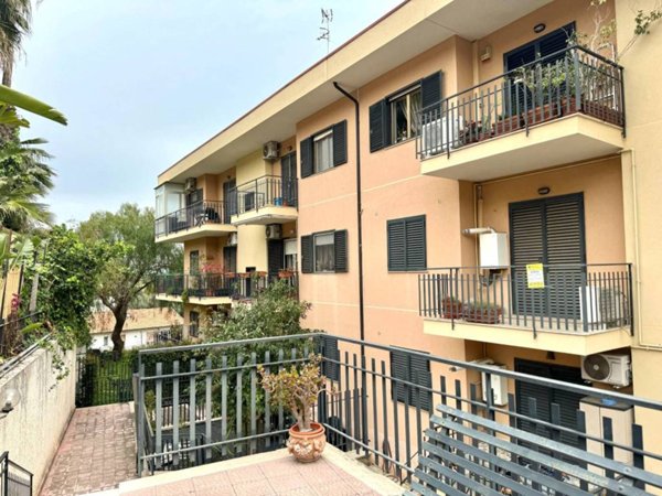 appartamento in vendita ad Aci Castello