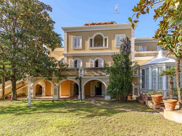 casa indipendente in vendita ad Aci Castello in zona Ficarazzi