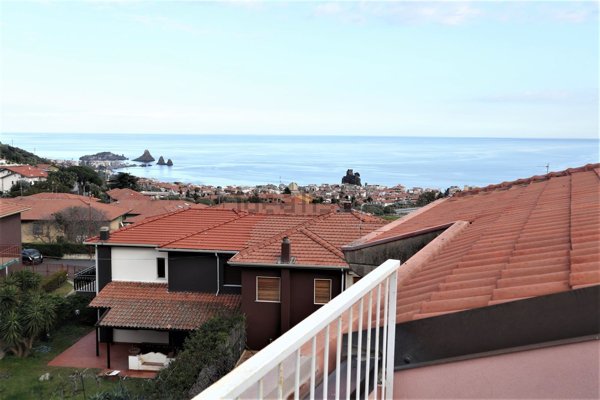 appartamento in vendita ad Aci Castello