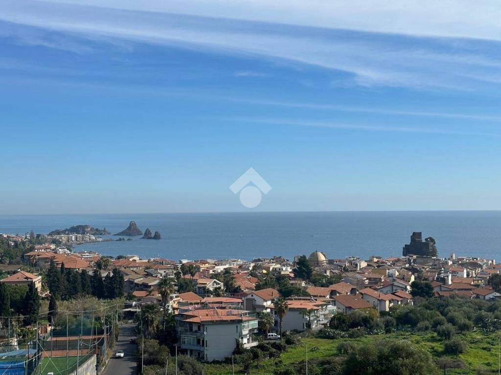 appartamento in vendita ad Aci Castello