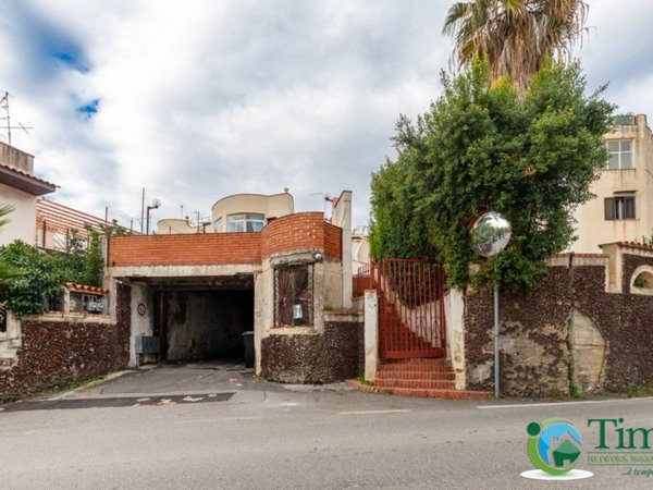 appartamento in vendita ad Aci Castello in zona Aci Trezza