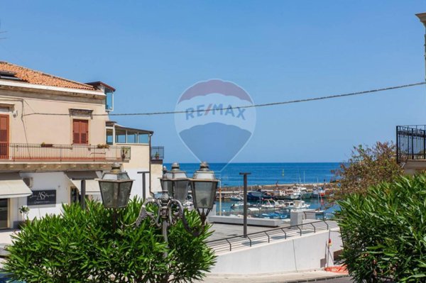 casa indipendente in vendita ad Aci Castello