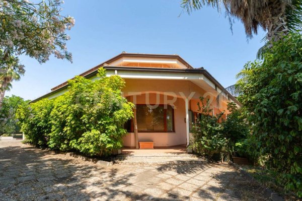 casa indipendente in vendita ad Aci Castello