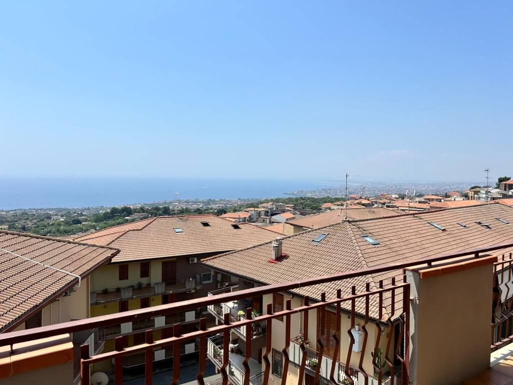appartamento in vendita ad Aci Castello in zona Ficarazzi