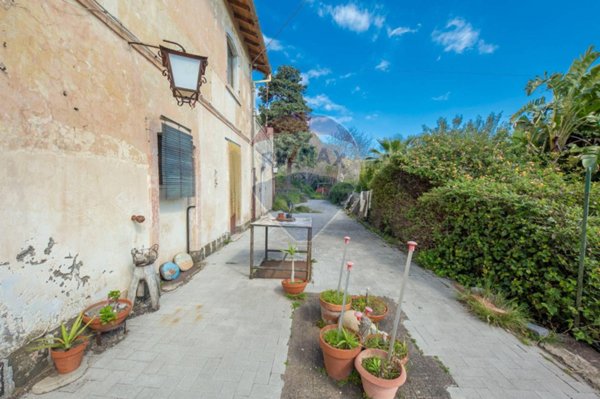 casa indipendente in vendita ad Aci Castello