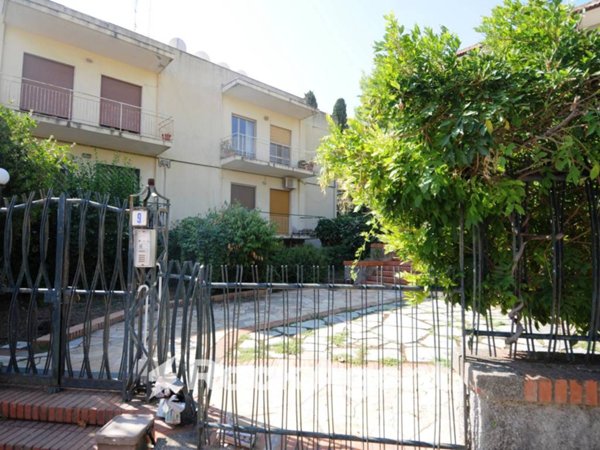 appartamento in vendita ad Aci Castello in zona Aci Trezza