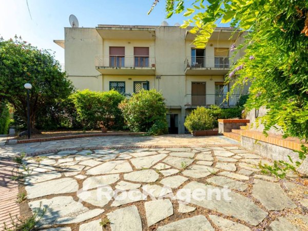 appartamento in vendita ad Aci Castello in zona Aci Trezza