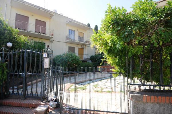 appartamento in vendita ad Aci Castello in zona Aci Trezza